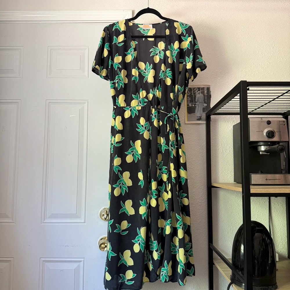 FROM FUTURE black lemon fruit print silk short sleeve midi wrap dress